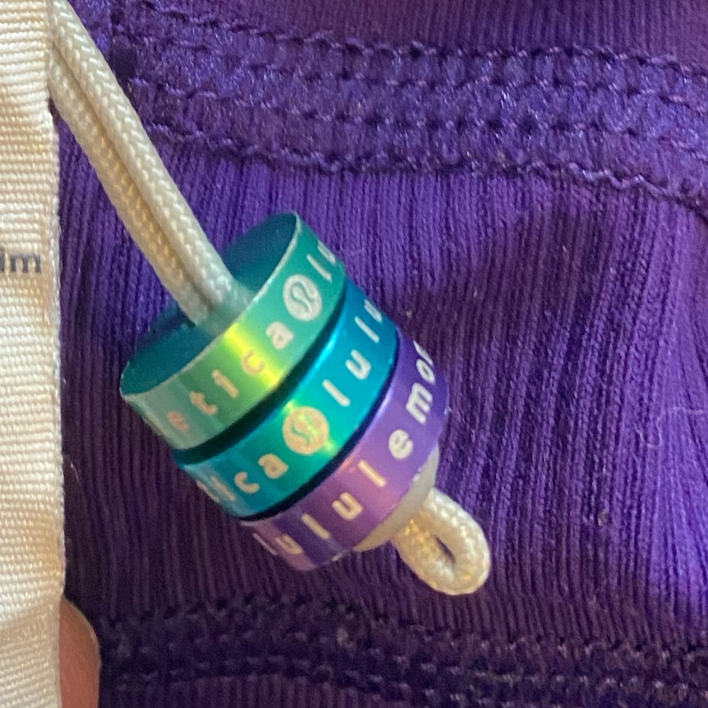 Lululemon. Size 4 - Picture 3 of 3